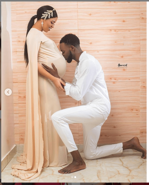 Babyboom : Les clichés de Momo Wade embrassant le ventre de son épouse Soxna Sonko choque les internautes