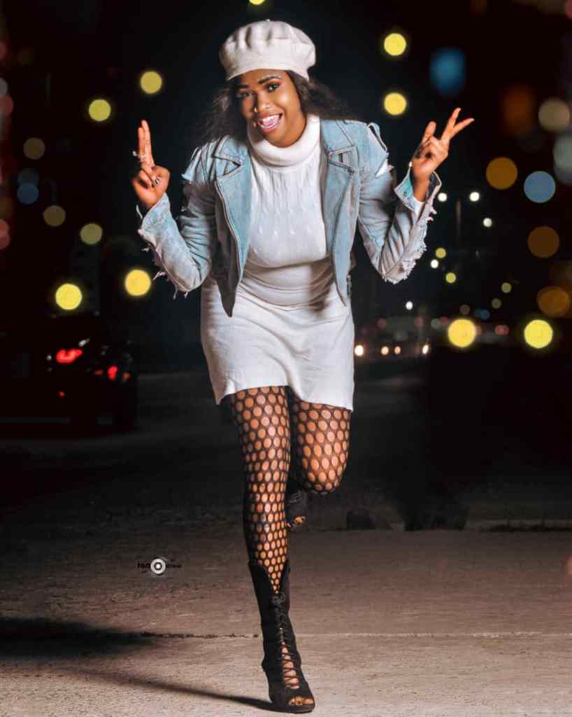 (05 Photos) : Les nouvelles clichés de la chanteuse Lady Mounass qui dévoile ses formes