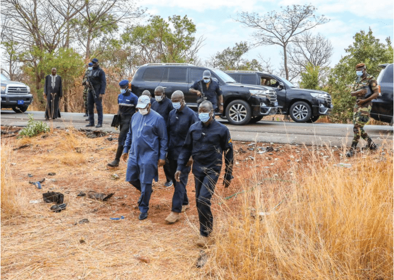 Photos-Le Chef de l’Etat Macky Sall sur les lieux de l’accident des agents de Leral TV