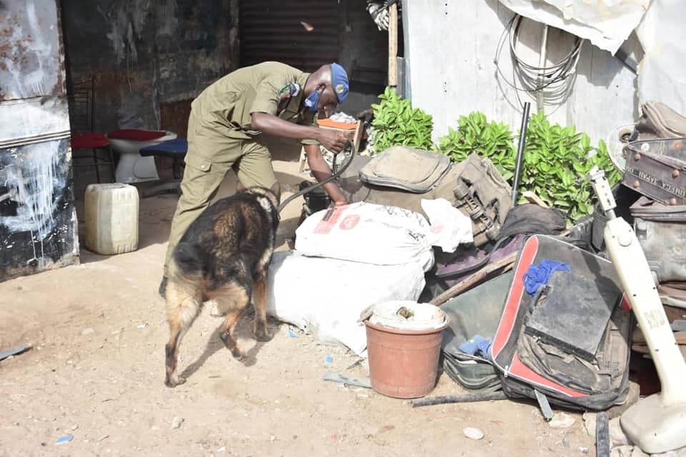 (12 Photos) Opération de sécurisation: La gendarmerie nettoie la "Cité imbécile"