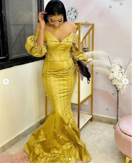 (Photos) Amy Léa de la série Karma se transcende avec un joli sagnsé