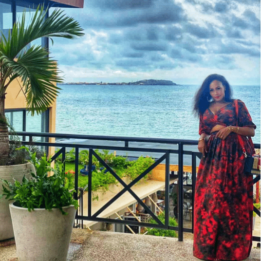 (Photos) L'actrice Dalanda refait surface dans belle robe à couper le souffle