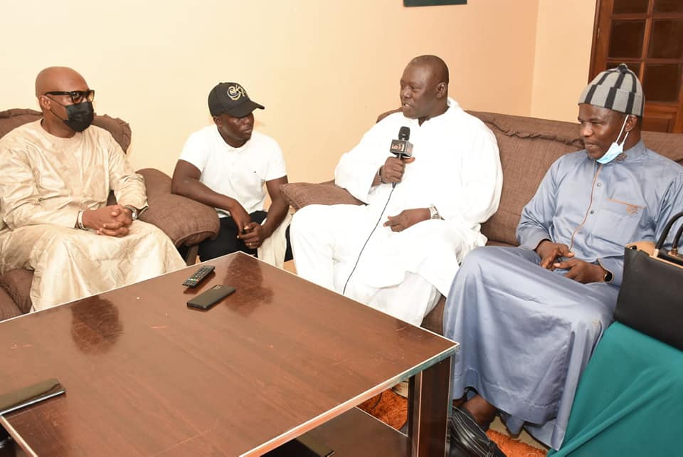 (Photos) Barthelemy Dias chez Tapha Gueye pour présenter ses condoléance après le décès de Feu Mbaye Gueye