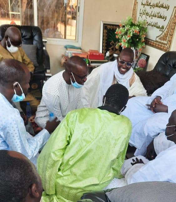(Photos) Ousmane Sonko à Touba pour présenter ses condoléances à S. Mame Mor Mbacké Ibn S. Massamba