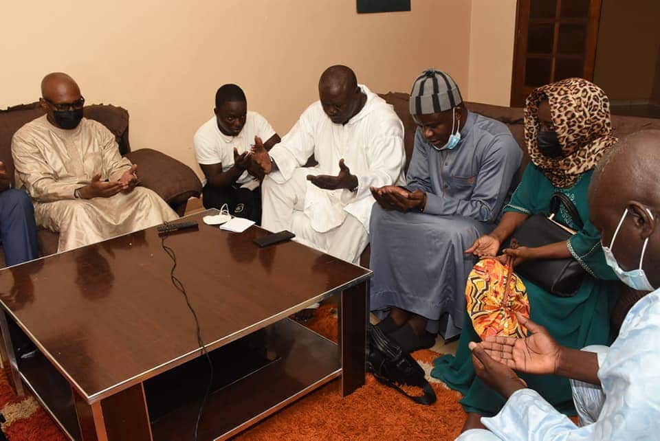 (Photos) Barthelemy Dias chez Tapha Gueye pour présenter ses condoléance après le décès de Feu Mbaye Gueye