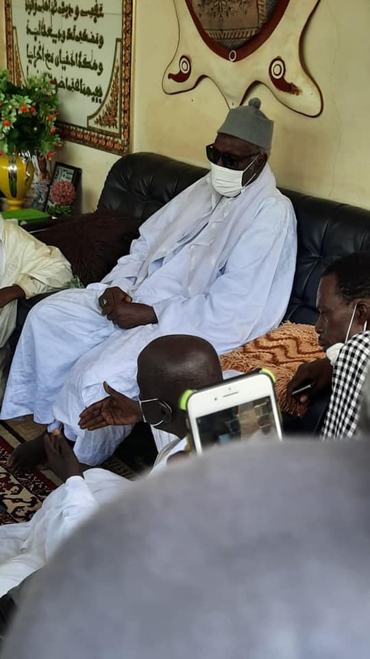 (Photos) Ousmane Sonko à Touba pour présenter ses condoléances à S. Mame Mor Mbacké Ibn S. Massamba