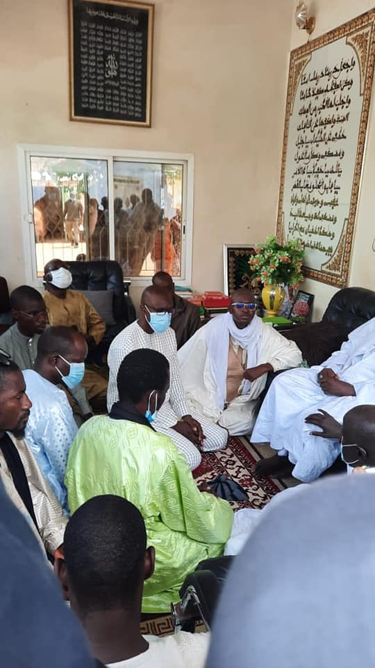 (Photos) Ousmane Sonko à Touba pour présenter ses condoléances à S. Mame Mor Mbacké Ibn S. Massamba