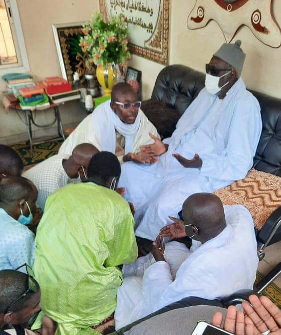 (Photos) Ousmane Sonko à Touba pour présenter ses condoléances à S. Mame Mor Mbacké Ibn S. Massamba