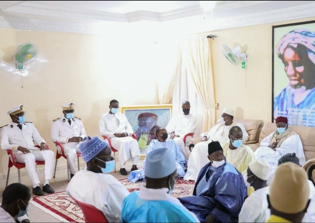 Condoléances : Le président Macky Sall accompagné par Antoine Félix Diome et de Amadou Ba auprès de la famille Layène et celle de Thiénaba