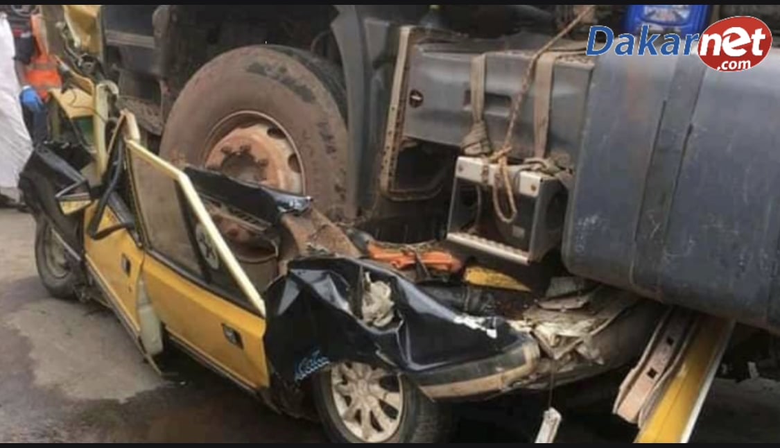 Vidéo-urgent: Un camion écrase un taxi et fait 4 M0rt