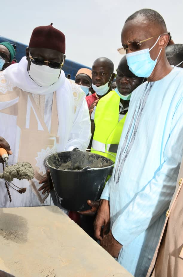 Pose de la première pierre pour la reconstruction de la grande mosquée de Kaffrine avec Abdoulaye Sow en présence de cheikh Sidy Ahmed Sy Ibn Mame Abdoul Aziz Dabakh