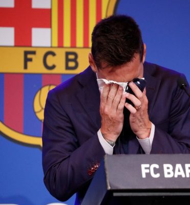 Départ : Messi en larmes! Regardez!