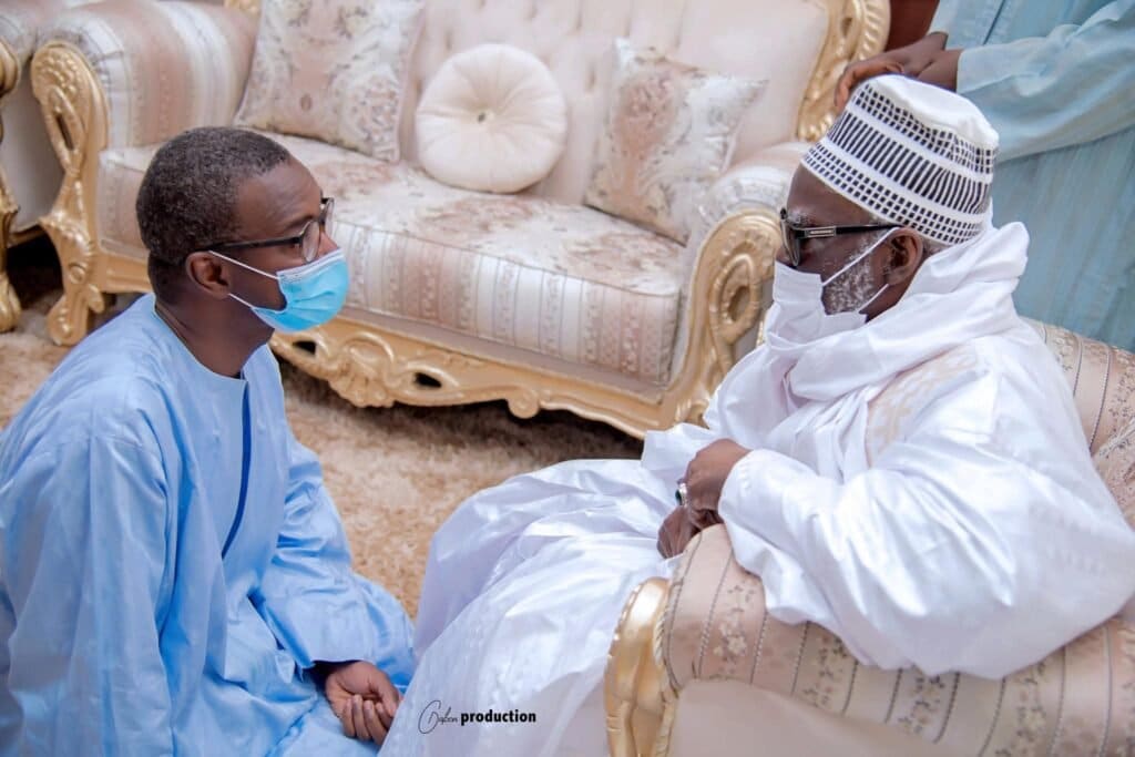 (Photos) Touba : Diouf Sarr présente au Khalife le Directeur du nouvel hôpital…