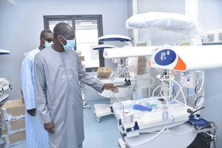 (Photos) Touba : Diouf Sarr présente au Khalife le Directeur du nouvel hôpital…