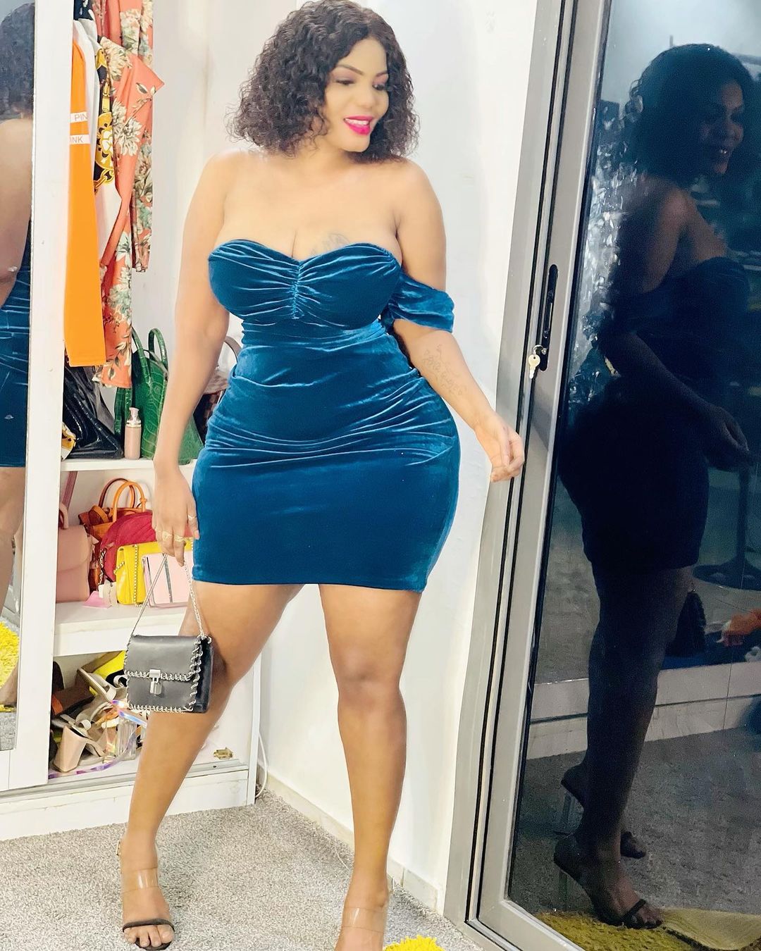 (Photos) - Cuisses nues et regard s3xy: Big Maman fait sensation avec une combinaison