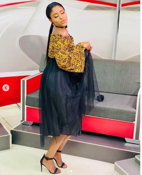 (Photos) L’actrice Julie de la série « Infidèles » déchire la toile avec des clichés sulfureux 