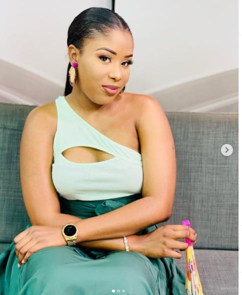 (Photos) L’actrice Julie de la série « Infidèles » déchire la toile avec des clichés sulfureux 