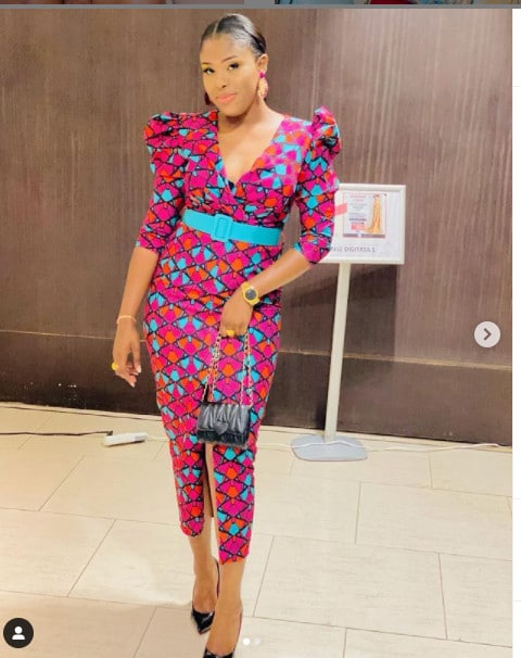 (Photos) L’actrice Julie de la série « Infidèles » déchire la toile avec des clichés sulfureux 