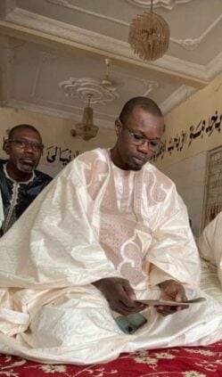 (Photos) Ousmane Sonko adoubé par le fils aîné de Serigne Saliou Mbacké