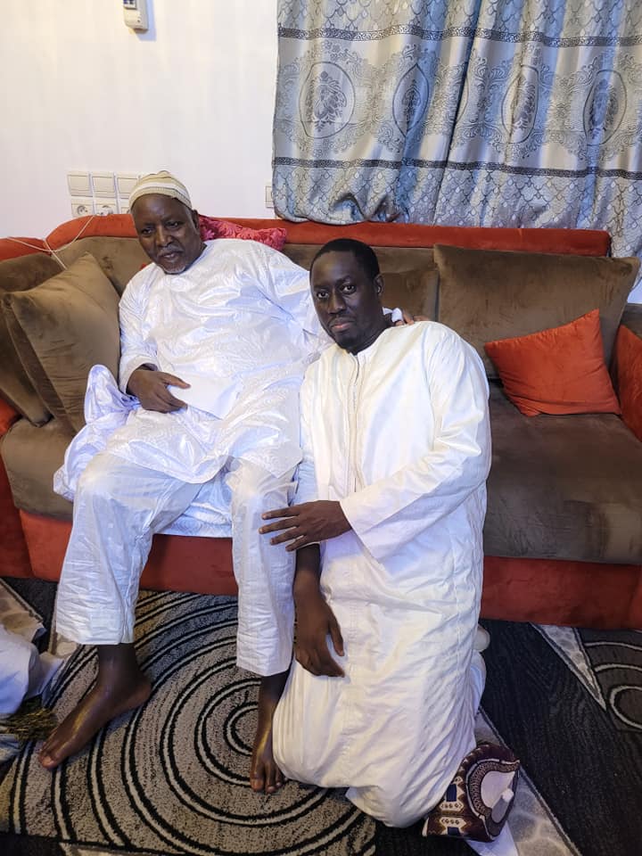 (Photos) Gamou 2021: Pape Malick Ndour en toute complicité avec Serigne Cheikh Mouhammad Al Amin Ibrahima Niass.