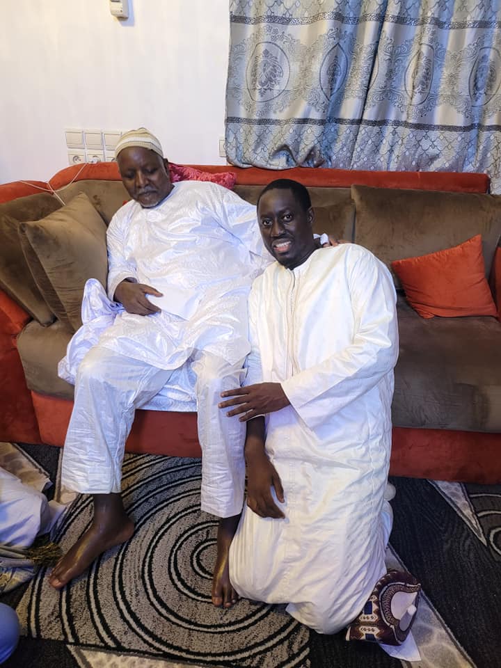 (Photos) Gamou 2021: Pape Malick Ndour en toute complicité avec Serigne Cheikh Mouhammad Al Amin Ibrahima Niass.