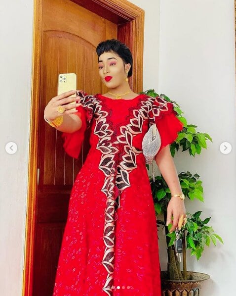 ( 15 Photos) Sagnsé, Make-up, Accessoires, coiffure, Salagne salagne, Princesse Mima la fille de Adja Ngoye Fall se démarque et déchire encore la …