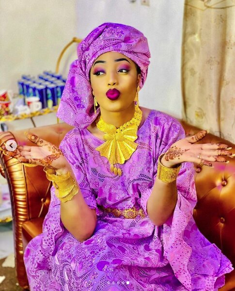 ( 15 Photos) Sagnsé, Make-up, Accessoires, coiffure, Salagne salagne, Princesse Mima la fille de Adja Ngoye Fall se démarque et déchire encore la …