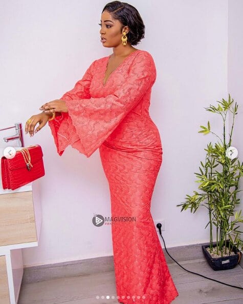 (09 Photos) L’actrice Betty Dia refait surface et scotche les internautes sur sa beauté sauvage