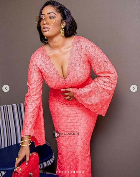 (09 Photos) L’actrice Betty Dia refait surface et scotche les internautes sur sa beauté sauvage