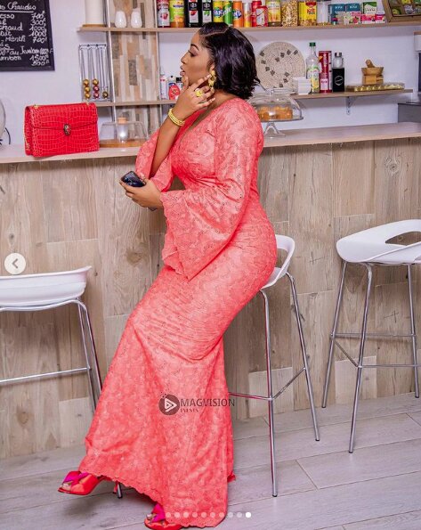 (09 Photos) L’actrice Betty Dia refait surface et scotche les internautes sur sa beauté sauvage