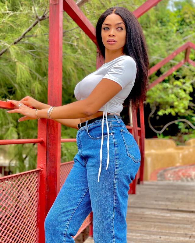 (06 photos) Nabou Toure de la Série « Mœurs », une Reine qui éblouit les followers avec sa crop top