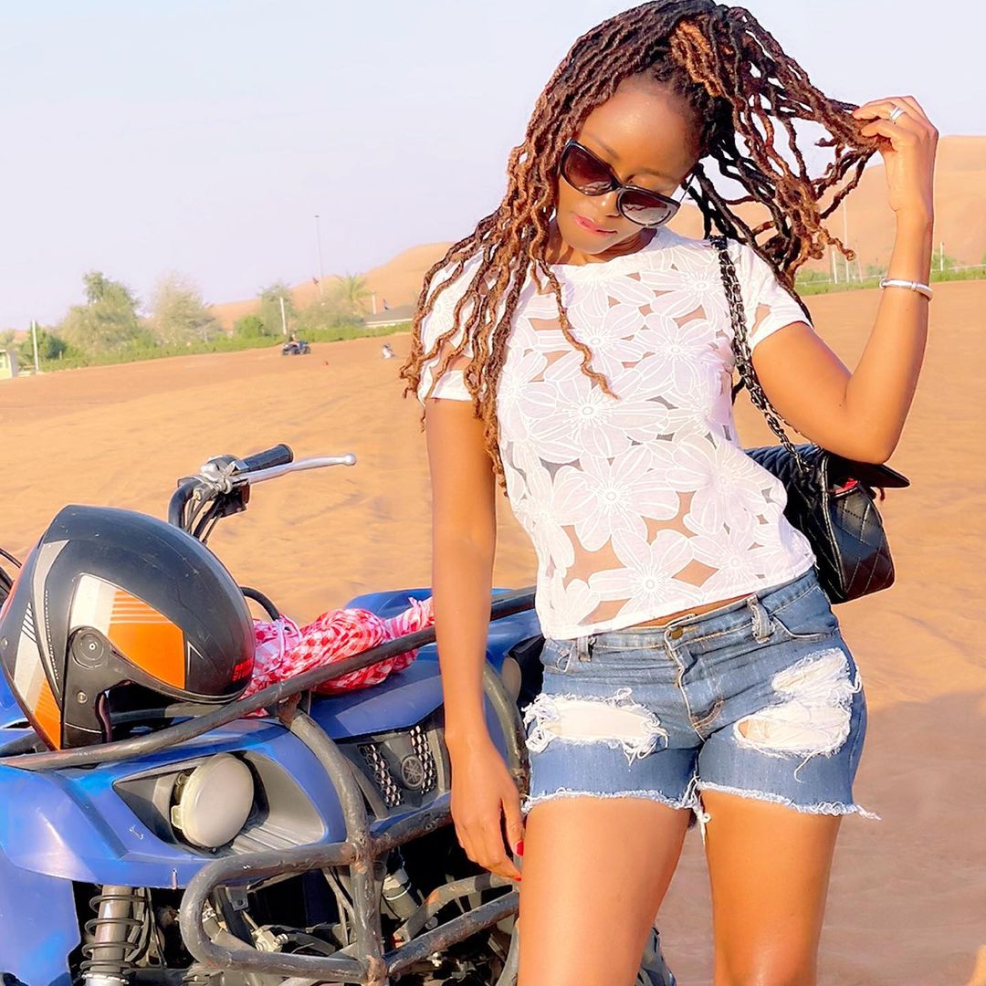 (Photos) En petite culotte, Queen Biz charmes ses followers en mode "Biker"