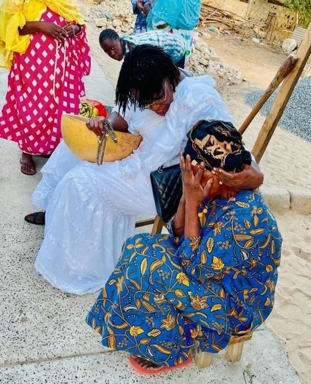 (08 Photos) En balade à Saint-Louis, Marième Faye Sall dévoile ses « loks » et émeut la toile