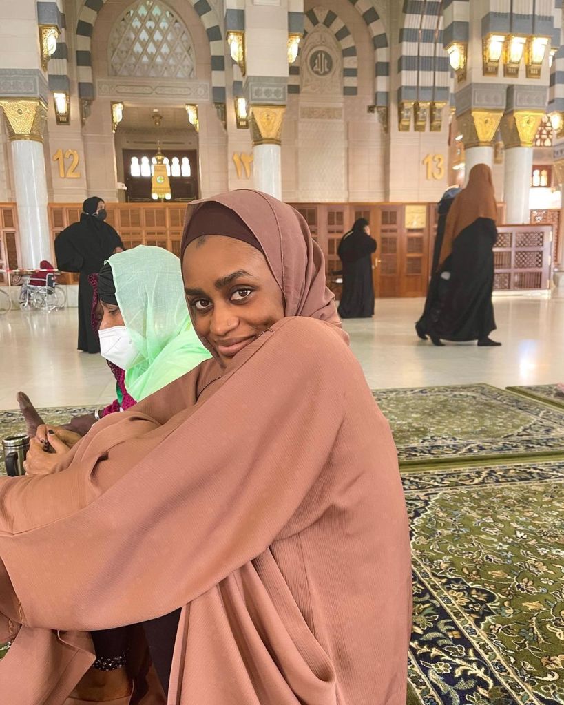 (07 Photos) Aicha Ballago Seck en compagnie de sa mère Diaga à la Mecque