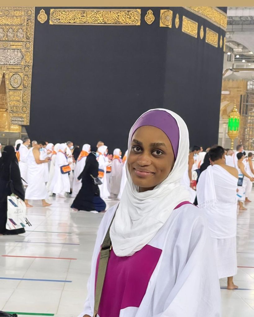 (07 Photos) Aicha Ballago Seck en compagnie de sa mère Diaga à la Mecque