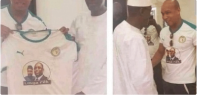 (Photo) Quand El Hadji Diouf utilise le maillot national comme support politique pour soutenir Mamour Diallo