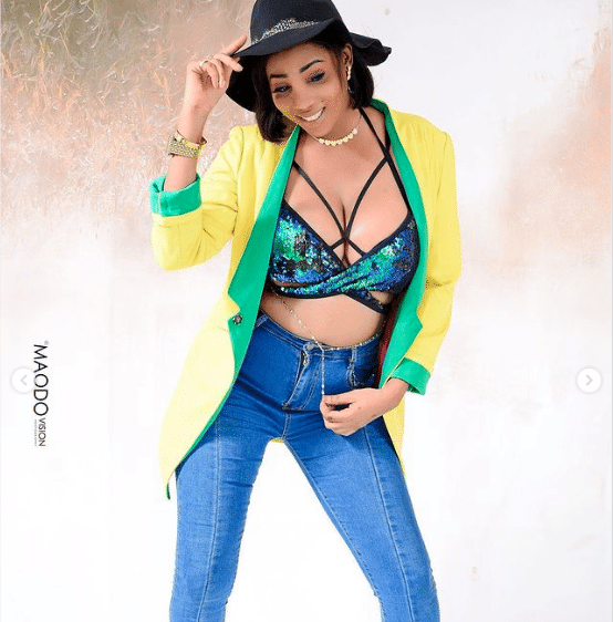 Photos: $eins n*s et Poitrine en l’air, Marie Pierre Choque les internautes