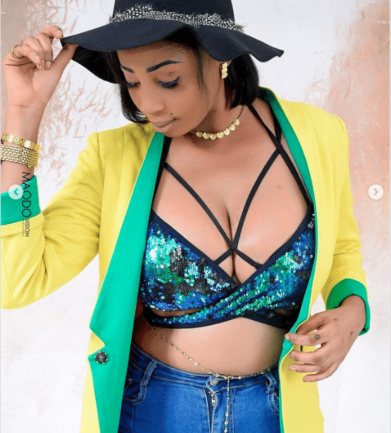 Photos: $eins n*s et Poitrine en l’air, Marie Pierre Choque les internautes