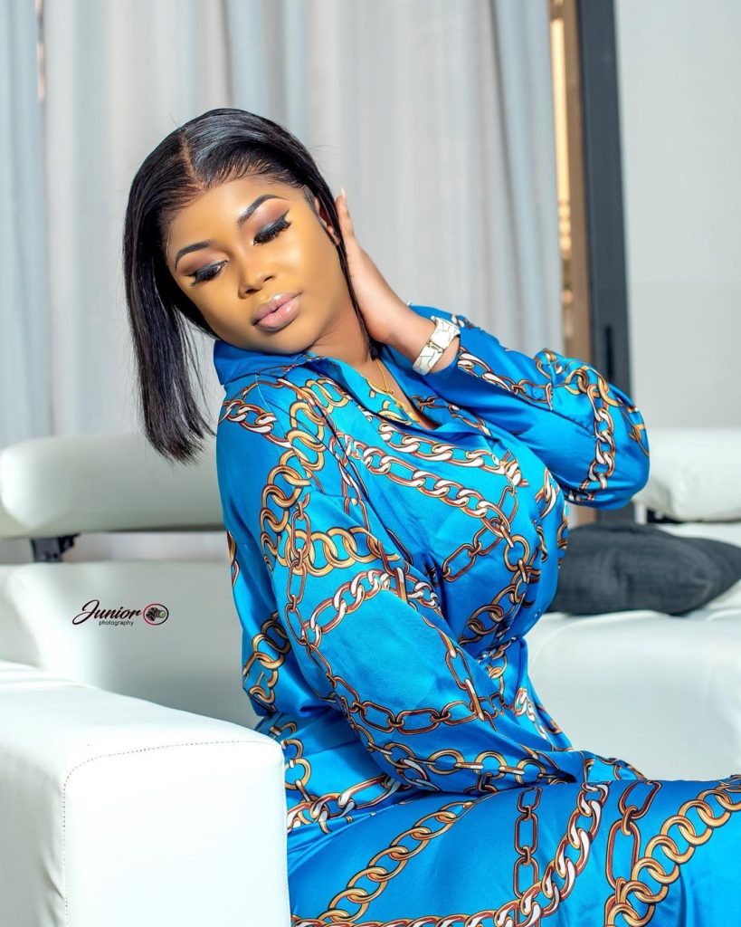 (Photos) - Après les rumeurs sur sa grossesse, Marichou répond à sa manière et montre...