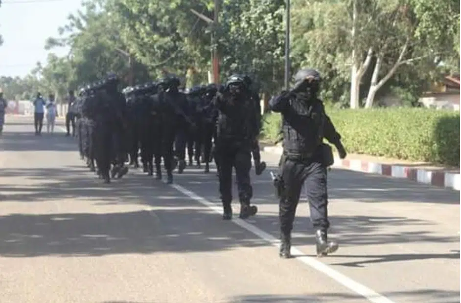Sécurité : la Police met en garde des individus portant des uniformes et des cagoules