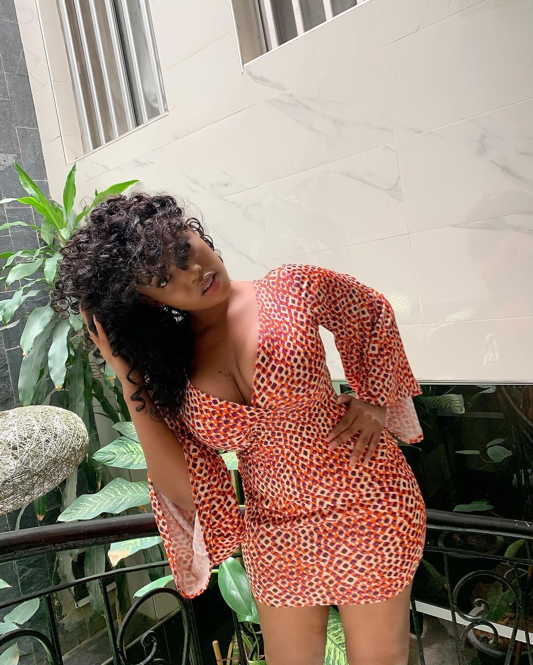 Photos : 18ans, Aicha Koné sort le grand jeu et dévoile sa poitrine de oufff