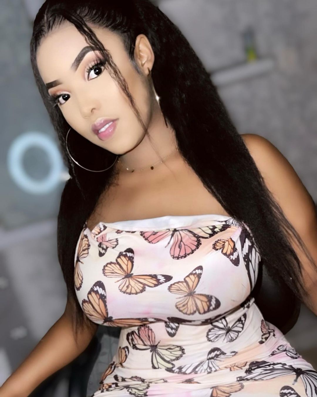 Photos : 18ans, Aicha Koné sort le grand jeu et dévoile sa poitrine de oufff