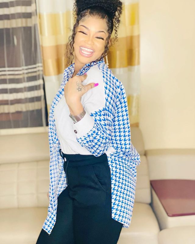 (Photos) Toute radieuse et souriante, la charmante Marichou hypnotise ses followers avec des clichés à couper le souffle