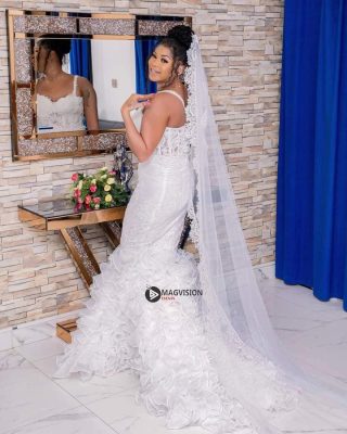 (Photos) Marichou cloue le bec à ses détracteurs avec les photos de mariages : Buzz ou réalité???