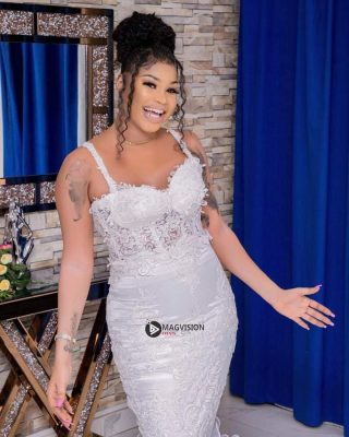 (Photos) Marichou cloue le bec à ses détracteurs avec les photos de mariages : Buzz ou réalité???