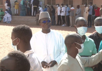 Locales à Diass : Mamadou Ndione (Euleuk Sénégal) se tape 2 heures de file avant de voter !