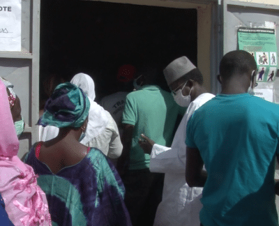 Locales à Diass : Mamadou Ndione (Euleuk Sénégal) se tape 2 heures de file avant de voter !