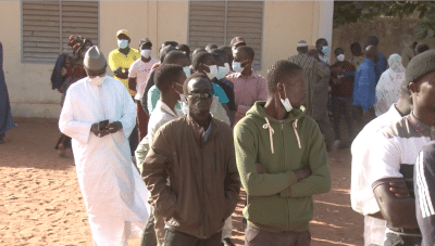 Locales à Diass : Mamadou Ndione (Euleuk Sénégal) se tape 2 heures de file avant de voter !