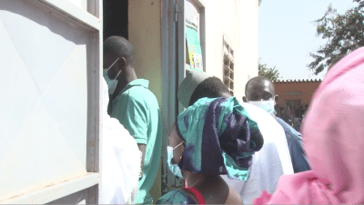 Locales à Diass : Mamadou Ndione (Euleuk Sénégal) se tape 2 heures de file avant de voter !