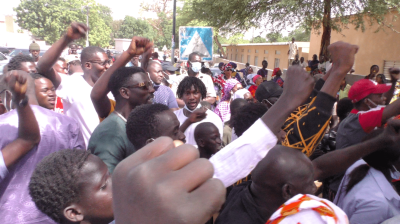 Tivaouane : Standing ovation pour Diop Sy acclamé par les électeurs dans les centres de vote